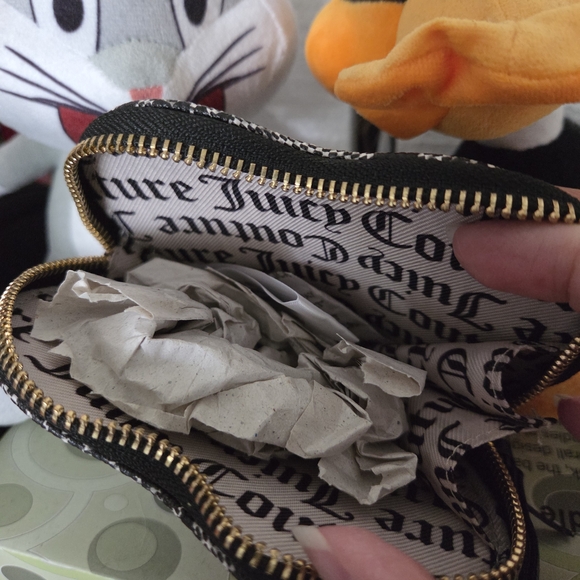 ✨️Juicy Couture Heart💘 Zip Wristlet✨️ - Picture 3 of 3